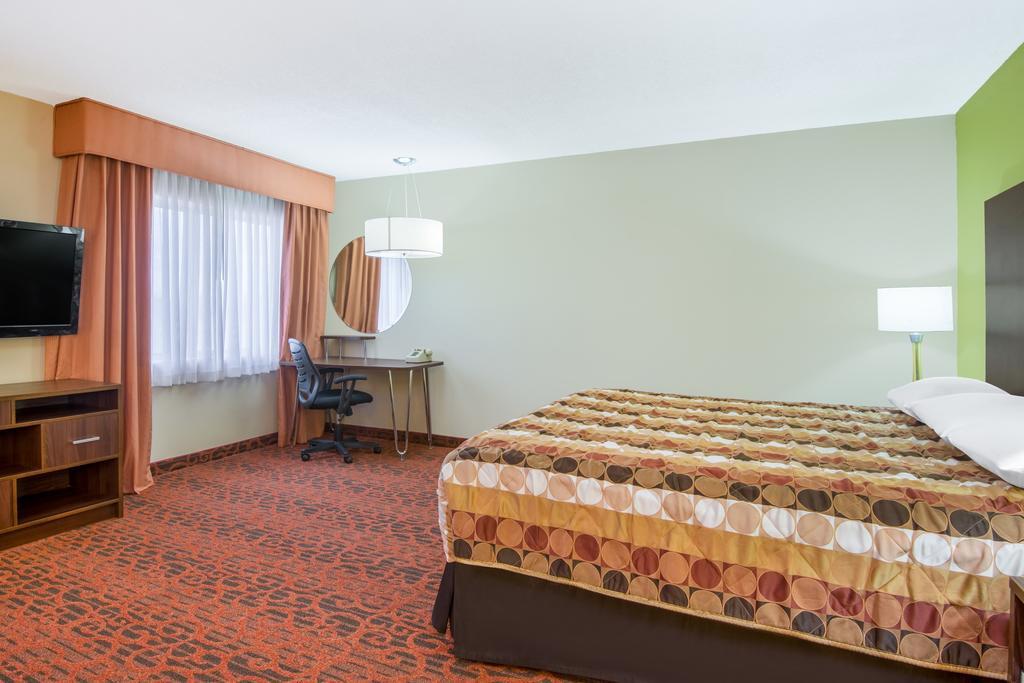 Super 8 By Wyndham Portales Motel Bagian luar foto